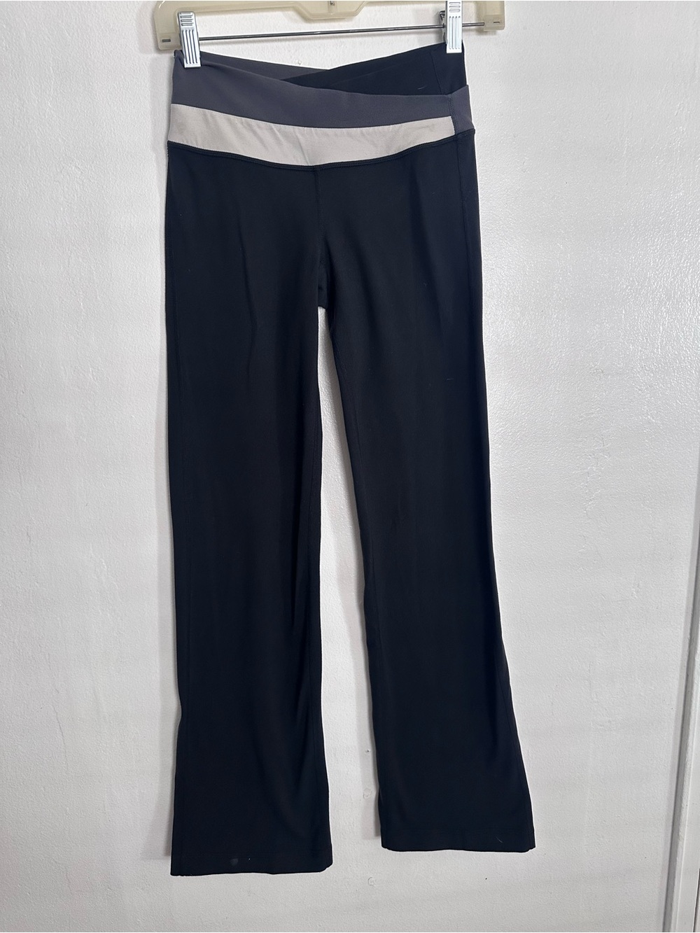 Lululemon Groove Pant (Black / Gray / White Trim) – Size 4